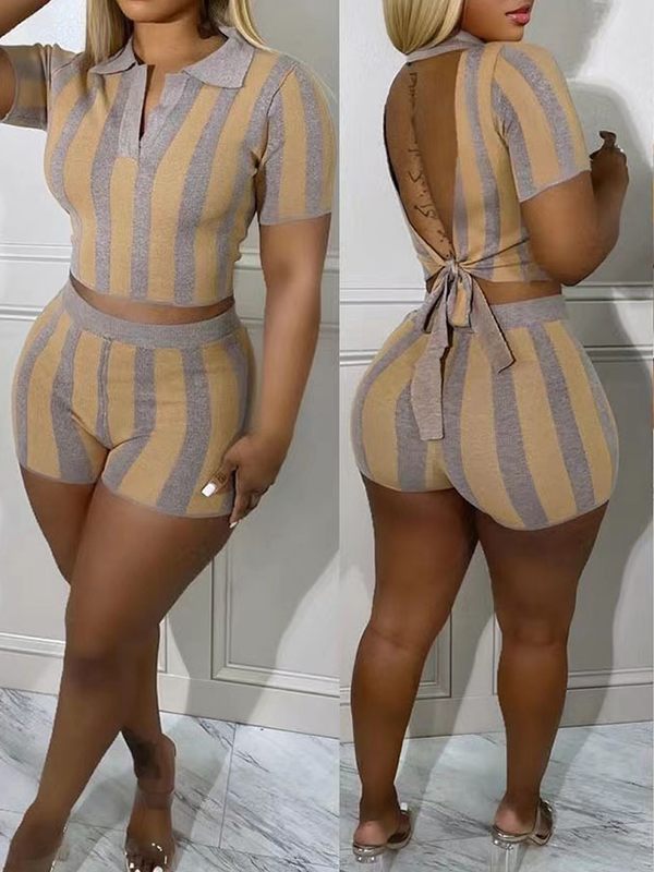 Ensemble haut et short à rayures noué dans le dos