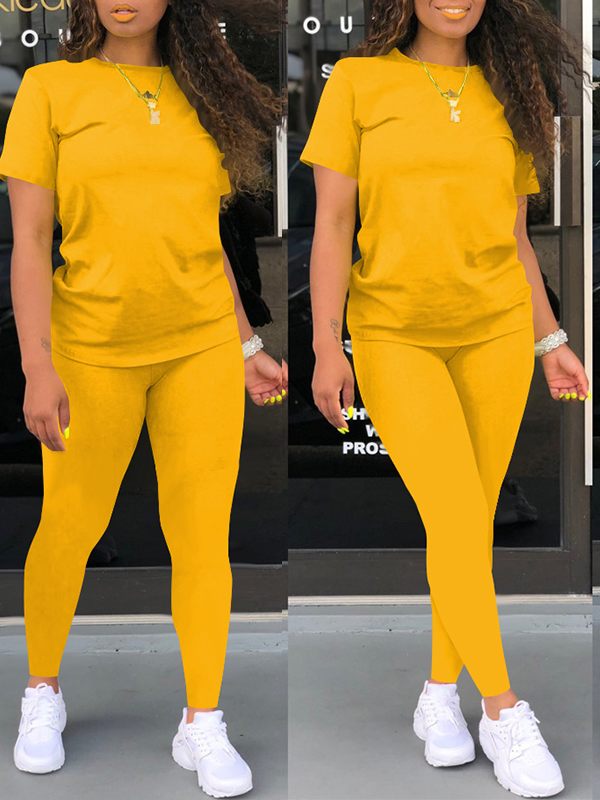 Indiebeautie – Einfarbiges T-Shirt- und Hosen-Set