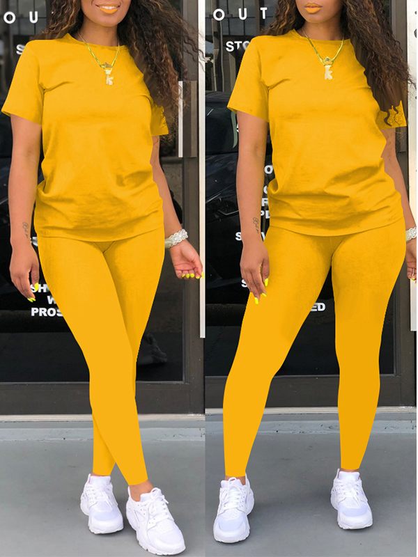 Indiebeautie – Einfarbiges T-Shirt- und Hosen-Set