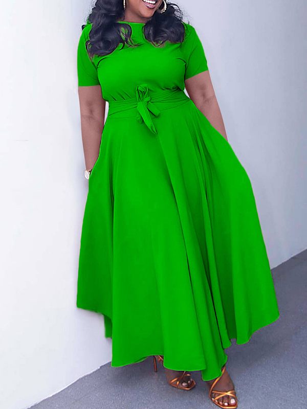 Kurzärmliges Kleid zum Binden