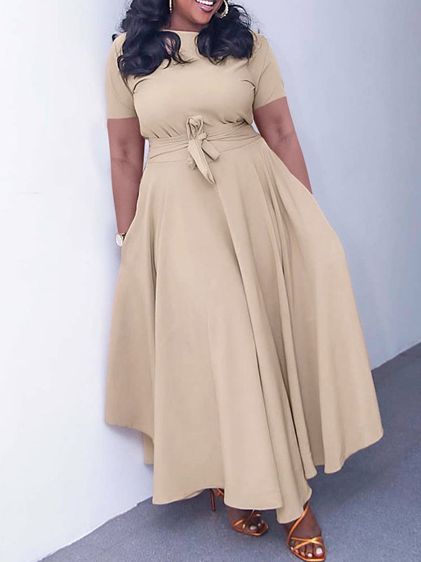 Kurzärmliges Kleid zum Binden