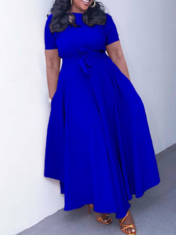 Kurzärmliges Kleid zum Binden