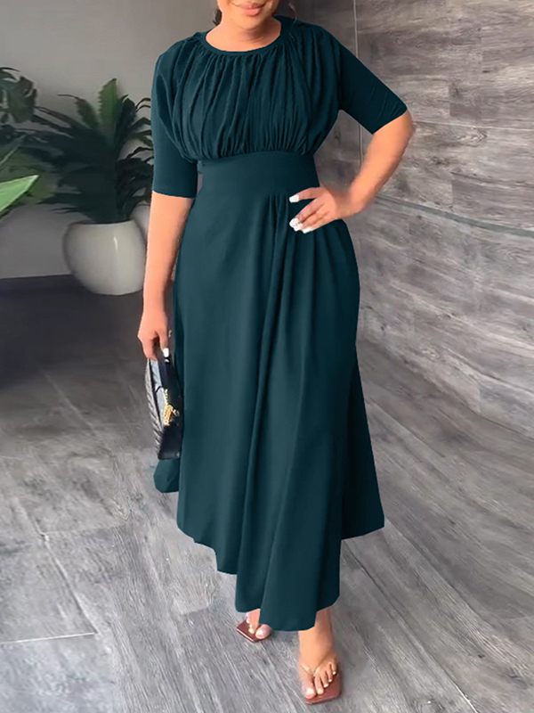 Einfarbiges Kleid mit Rüschen – Ausverkauf