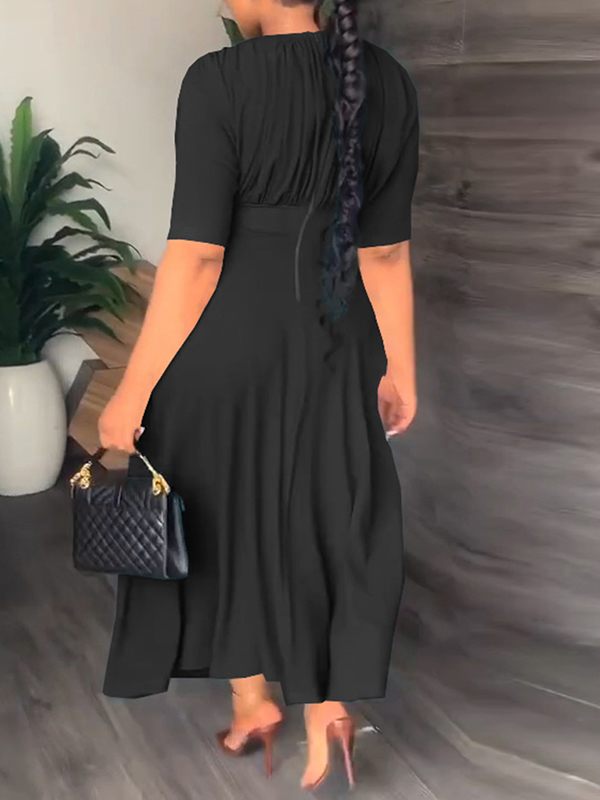 Einfarbiges Kleid mit Rüschen – Ausverkauf