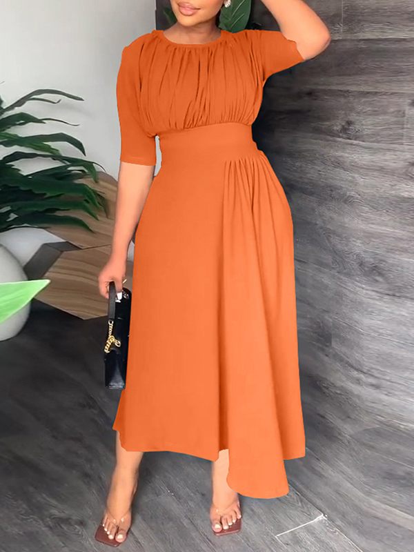 Einfarbiges Kleid mit Rüschen – Ausverkauf