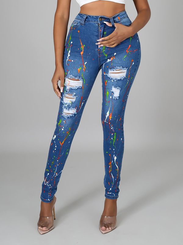 Zerrissene Jeans besprühen