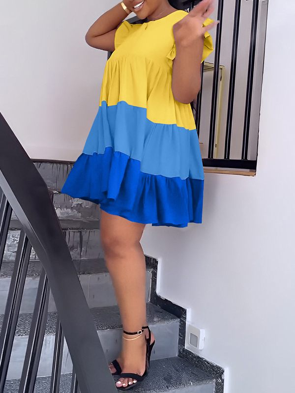 Dreifarbiges Rüschenkleid