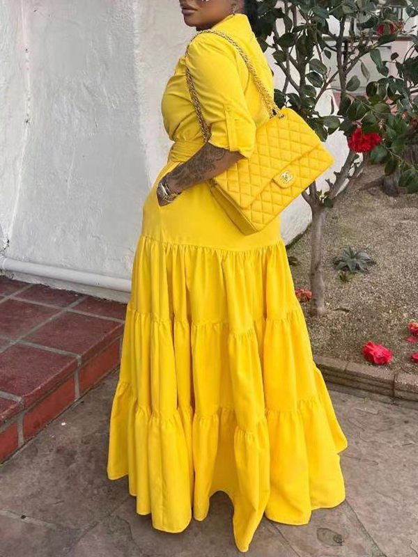 Einfarbiges Rüschenkleid mit Bindeband