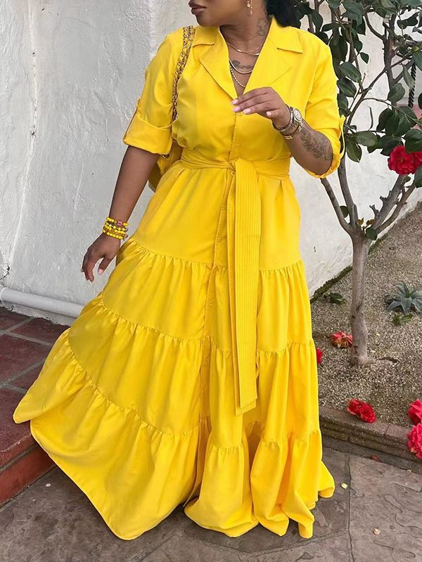 Einfarbiges Rüschenkleid mit Bindeband