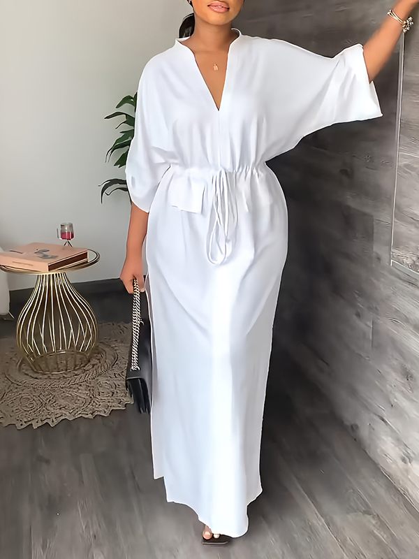 Einfarbiges Kleid mit Kordelzug und Schlitz