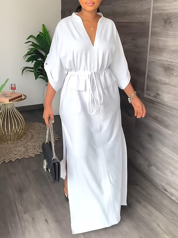 Einfarbiges Kleid mit Kordelzug und Schlitz