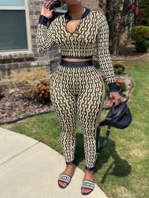 Indiebeautie – Bedrucktes Oberteil und Hose mit Reißverschluss vorne