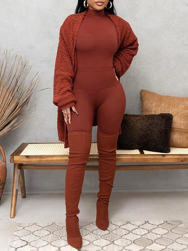 Ensemble t-shirt à col roulé et pantalon uni