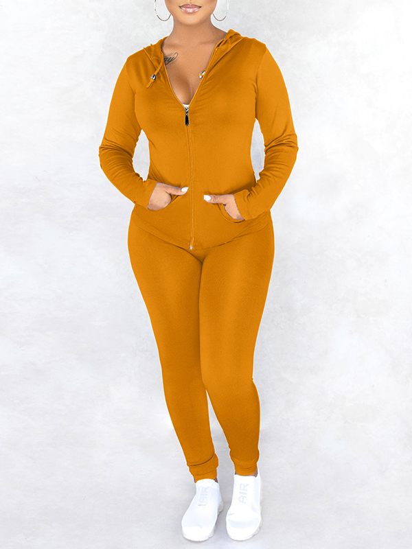 Einfarbiges Set mit Kapuzenpullover und Hose mit Reißverschluss