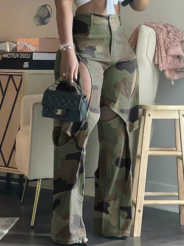Pantalon à découpes camouflage