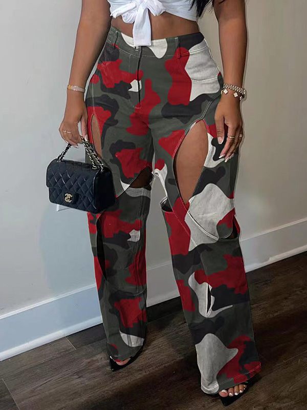 Pantalon à découpes camouflage