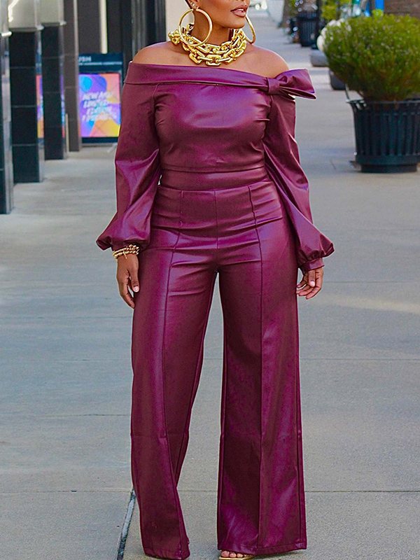 Ensemble haut à épaules dénudées et pantalon large en similicuir