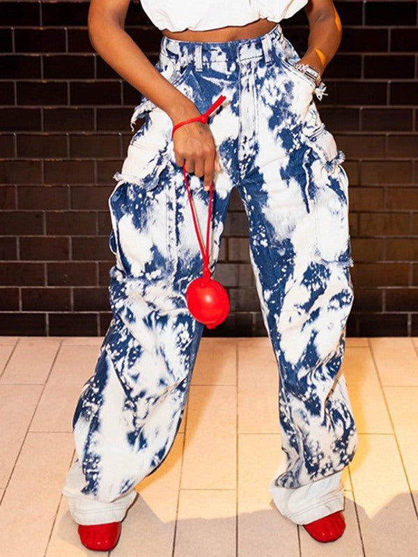 Cargojeans mit Batikmuster