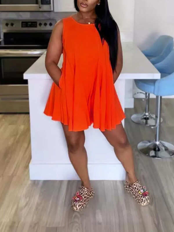 Einfarbiges ärmelloses Kleid