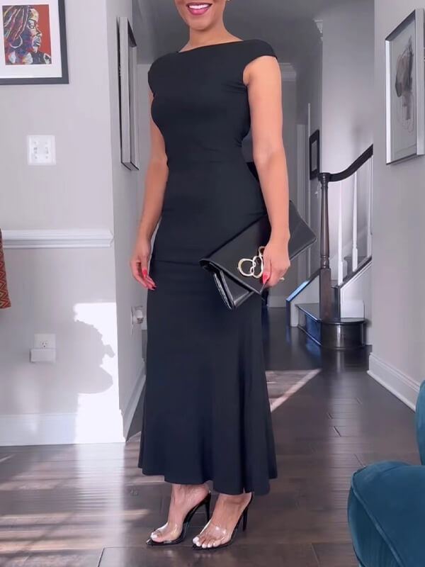 Einfarbiges Kleid mit offenem Rücken