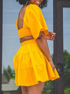 Indiebeautie – Einfarbiges Rüschenkleid mit Cut-outs