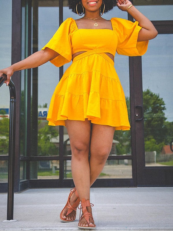 Indiebeautie – Einfarbiges Rüschenkleid mit Cut-outs