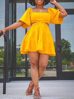 Indiebeautie – Einfarbiges Rüschenkleid mit Cut-outs