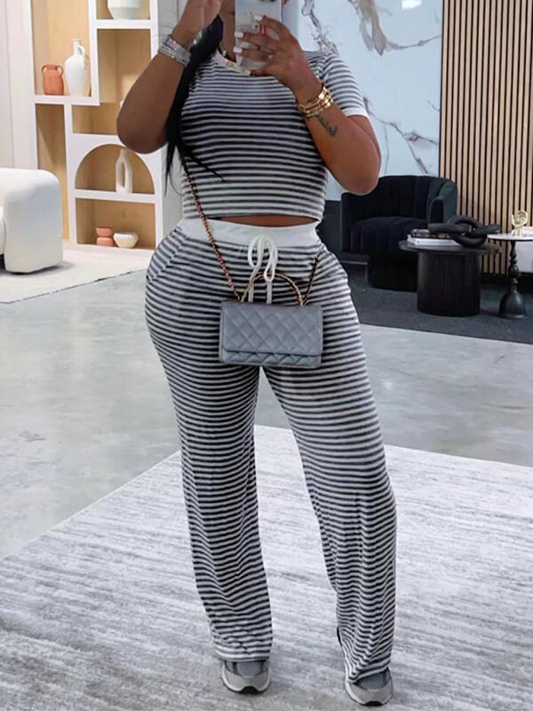 Ensemble t-shirt et pantalon à rayures - expédié le 5 juillet