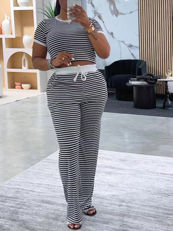 Ensemble t-shirt et pantalon à rayures - expédié le 5 juillet