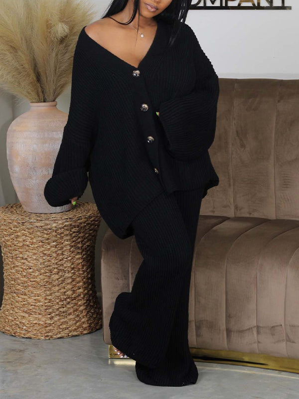 Set aus Strickjacke und Hose mit Knopfleiste vorne