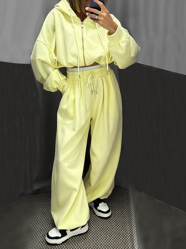 Set aus Kapuzenpullover mit Reißverschluss vorne und Hose mit weitem Bein