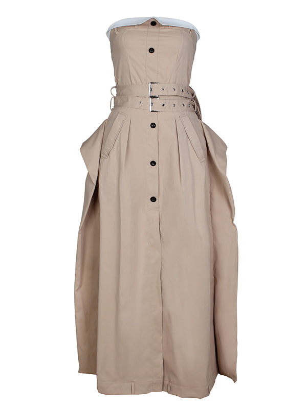 Trägerloses Kleid mit Gürtel und Knöpfen