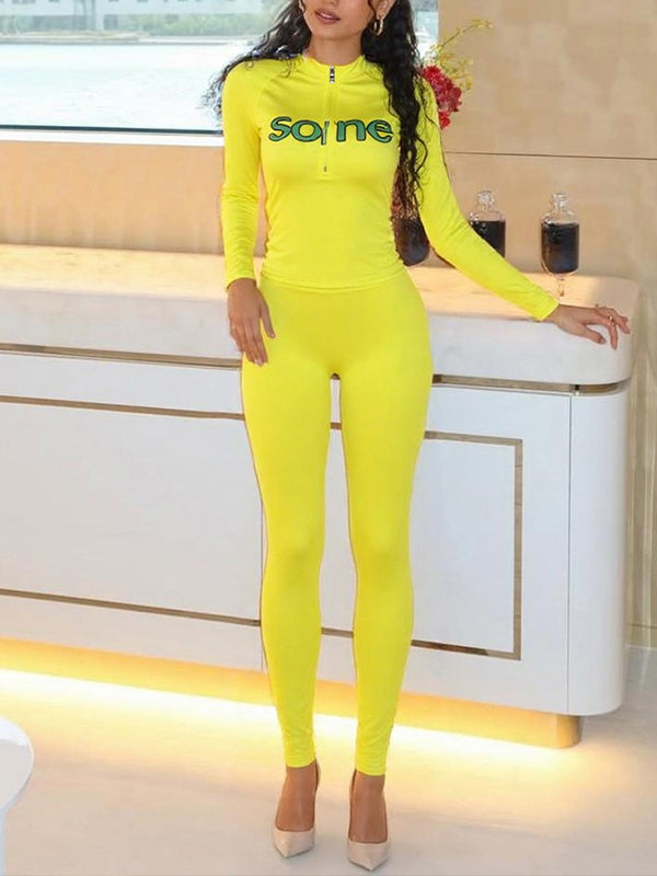 Set aus Oberteil und Hose mit Reißverschluss und Logo