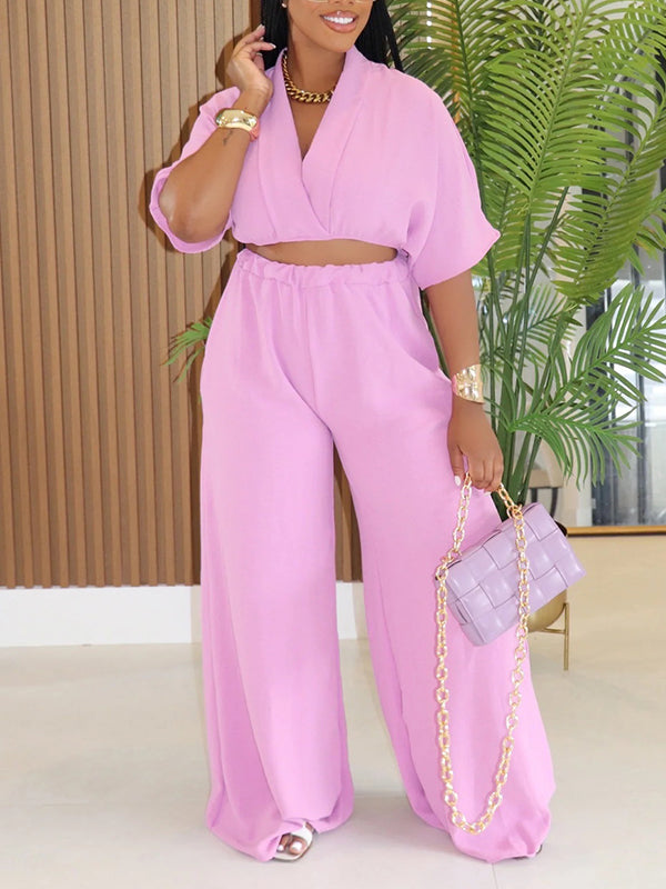 Set aus einfarbigem Oberteil mit V-Ausschnitt und Hose mit weitem Bein