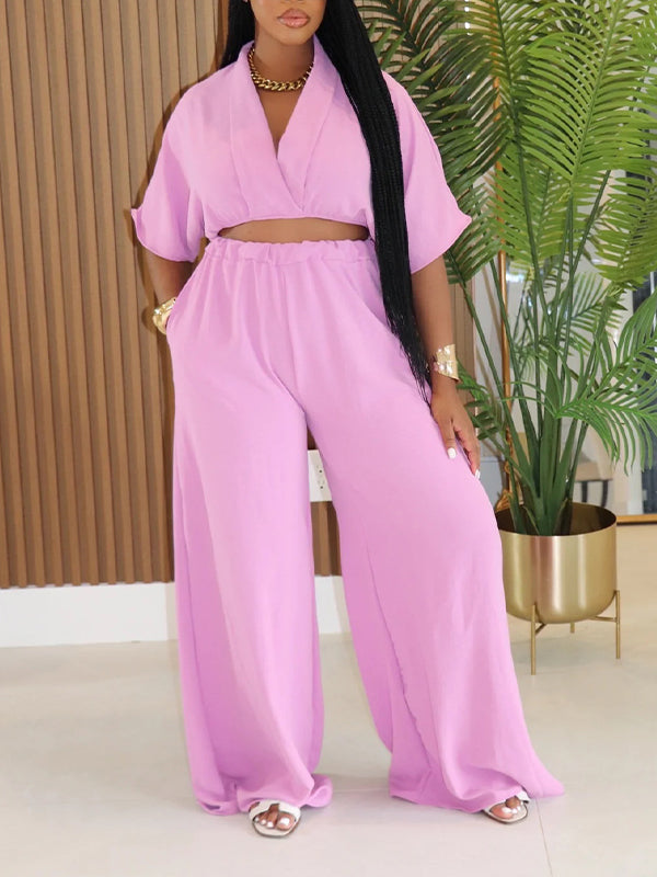 Set aus einfarbigem Oberteil mit V-Ausschnitt und Hose mit weitem Bein