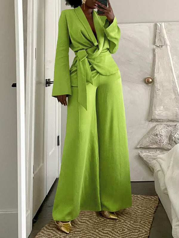 Einfarbiges Set aus Blazer mit Bindeband und Hose mit weitem Bein