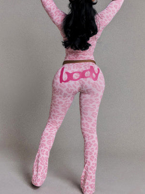 Set aus Kapuzenpullover und Hose mit Leopardenmuster und Reißverschluss