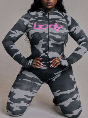 Set aus Kapuzenpullover und Hose mit Leopardenmuster und Reißverschluss