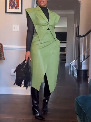 Ensemble gilet et jupe en similicuir