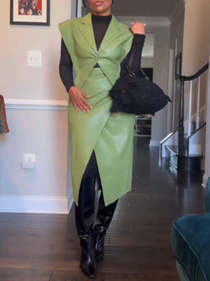 Ensemble gilet et jupe en similicuir