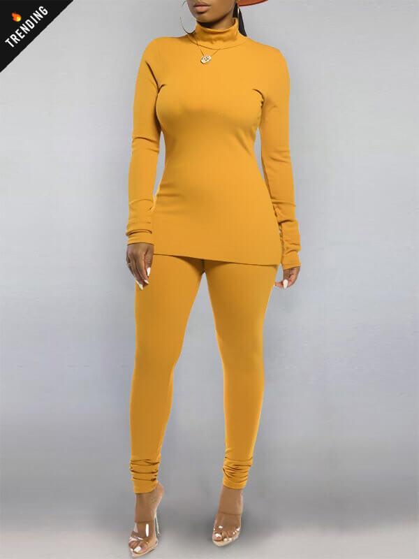 Ensemble haut à col roulé et pantalon uni
