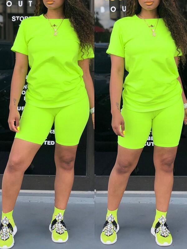 Ensemble t-shirt uni et short cycliste