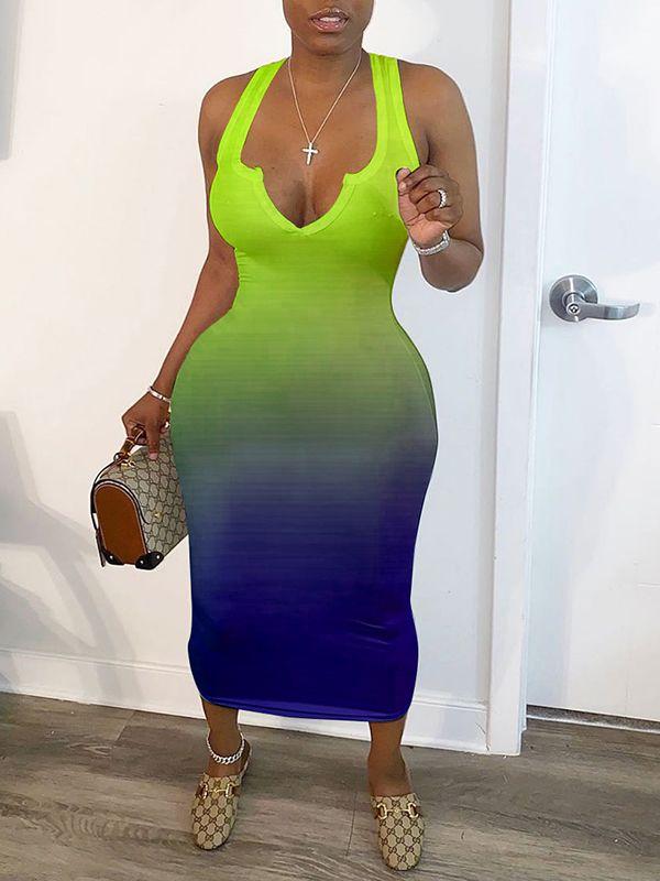 Kleid mit V-Ausschnitt und Farbverlauf