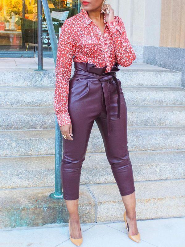 Pantalon en similicuir avec ceinture