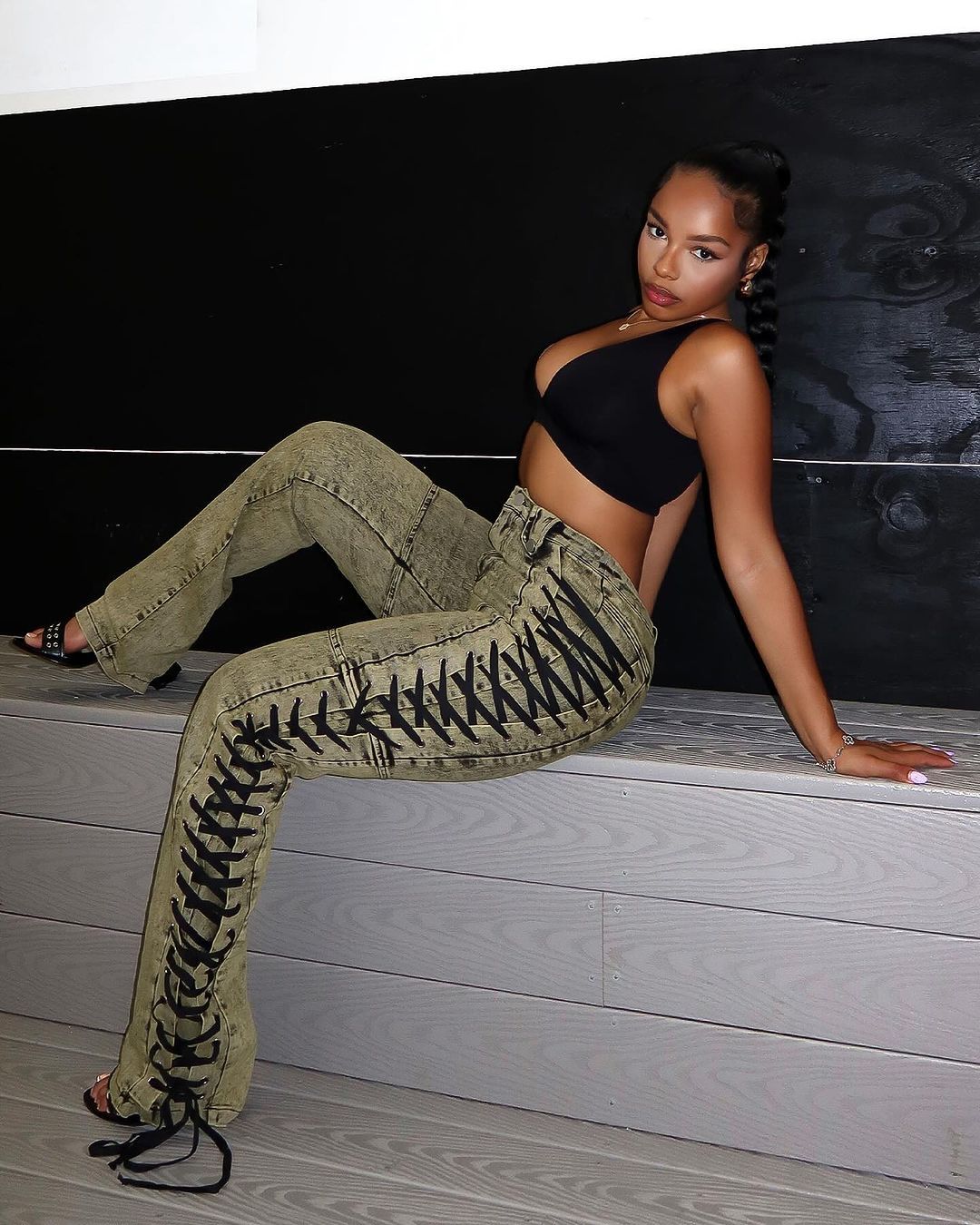 STAND OUT LACED UP JEANS