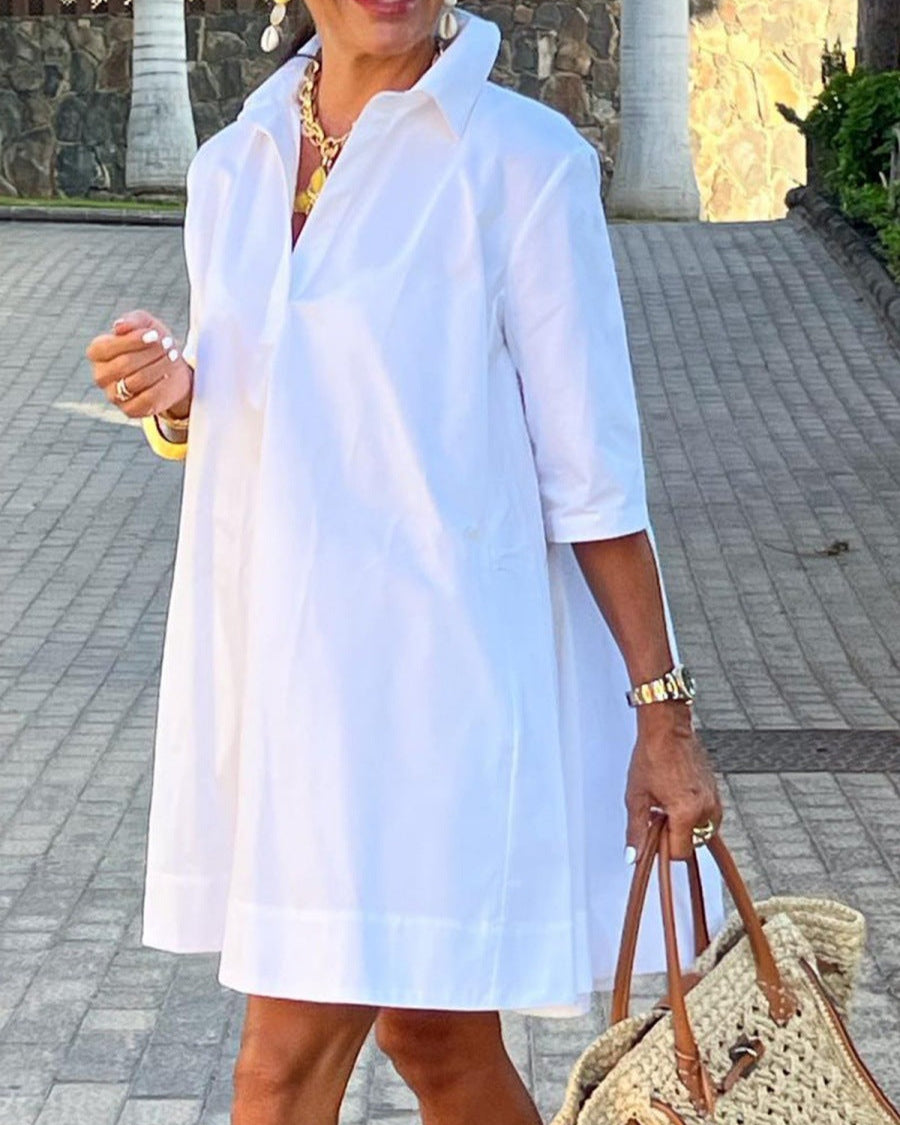 Weißes, wallendes Kleid mit Kragen