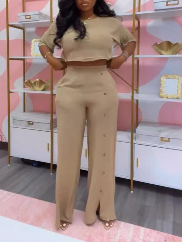 Set aus einfarbigem Oberteil und Hose mit Knöpfen