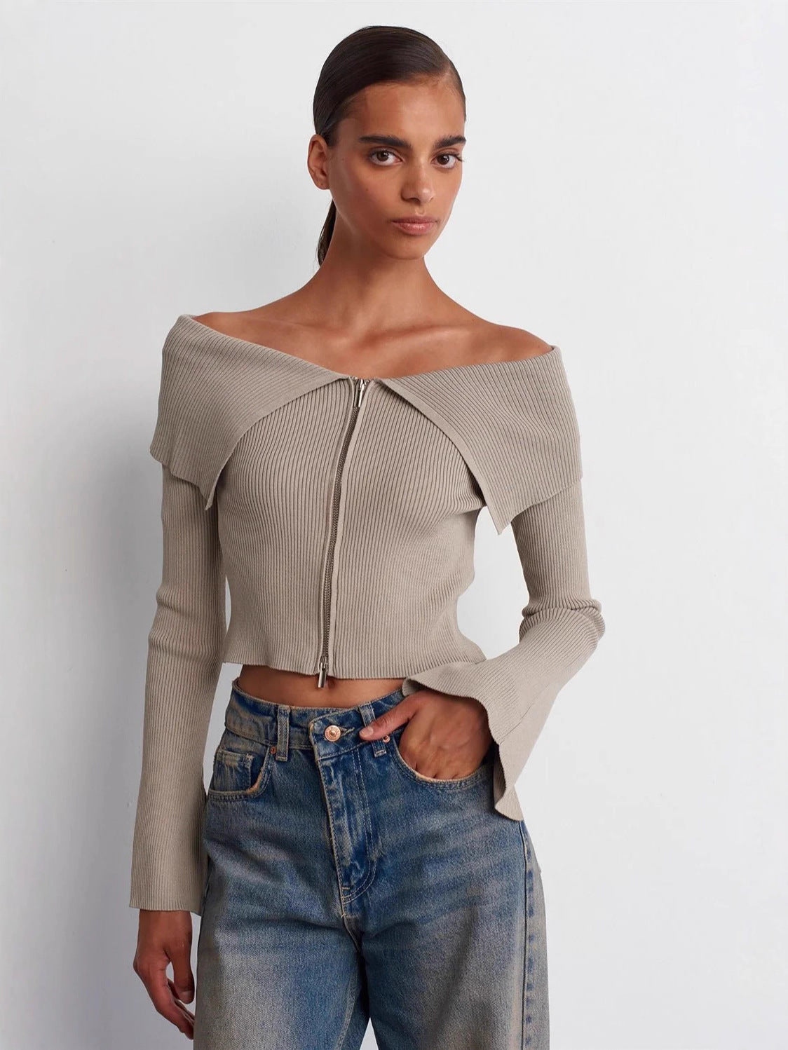 Off-The-Shoulder Loose-Fitting Short-Sleeve Top With A Slimming Effect