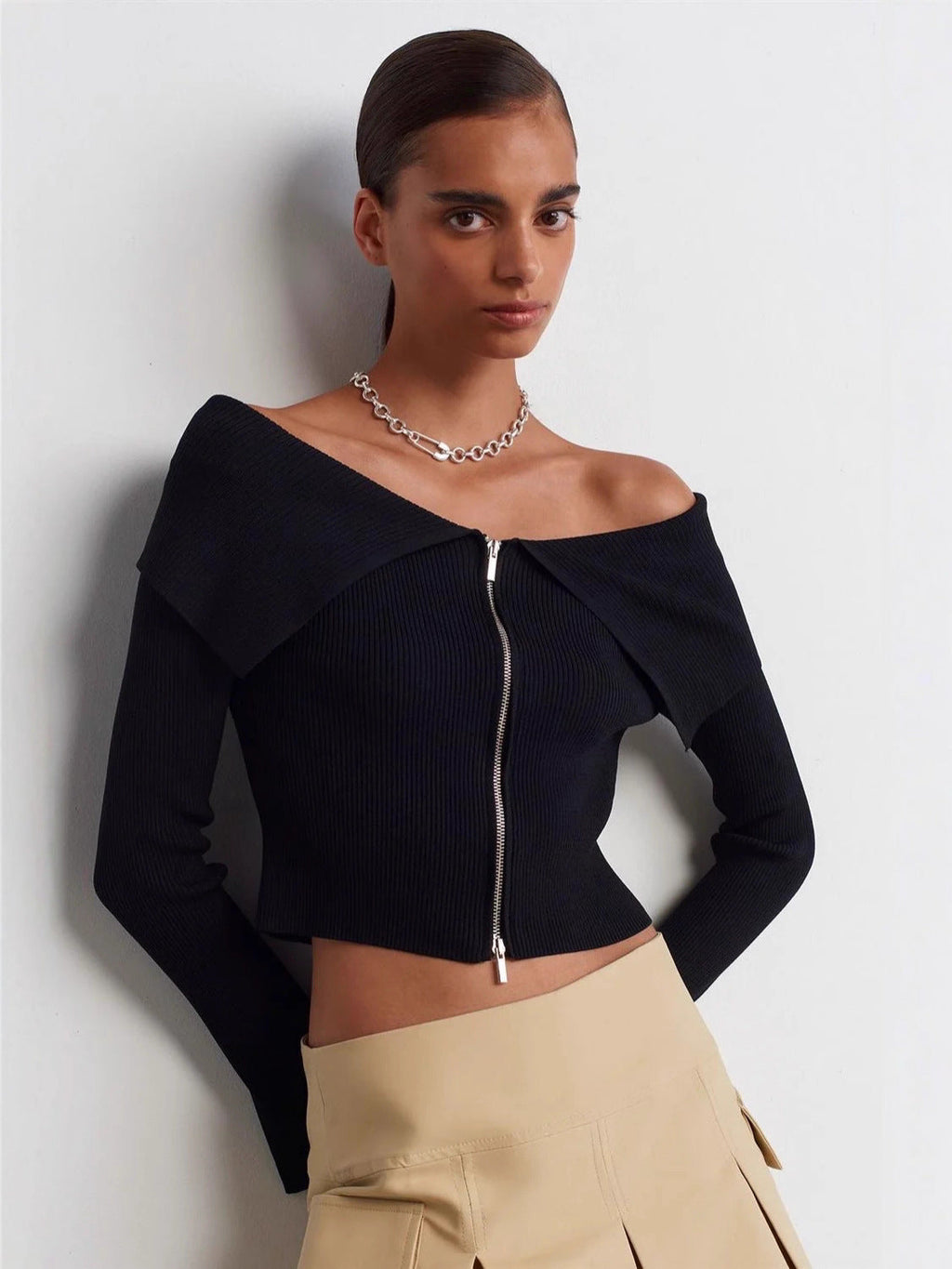 Off-The-Shoulder Loose-Fitting Short-Sleeve Top With A Slimming Effect