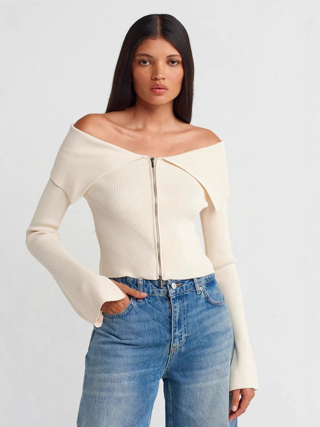 Off-The-Shoulder Loose-Fitting Short-Sleeve Top With A Slimming Effect